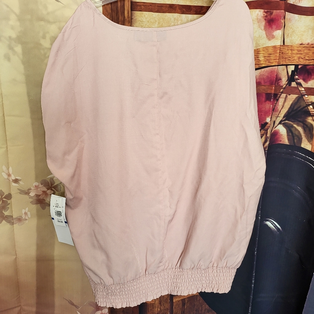 NWT Top - Picture 3 of 3
